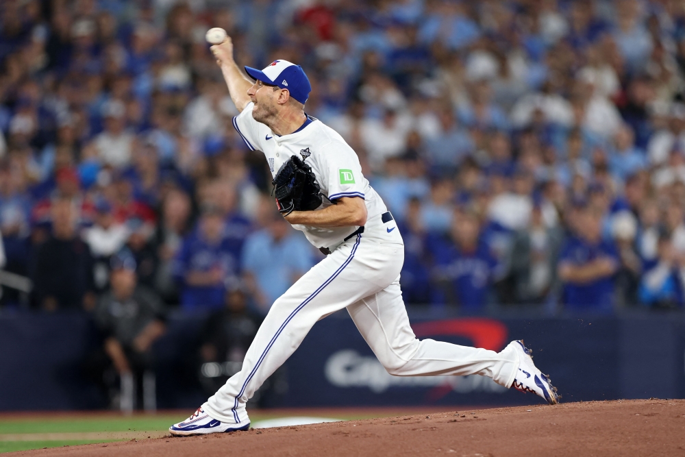 토론토 블루제이스 맥스 슈어저가 2일(한국시간) 캐나다 온타리오주 토론토의 로저스센터에서 열린 2025 미국 메이저리그(MLB) 포스트시즌 LA 다저스와의 월드시리즈(WS) 7차전에 선발 등판해 4⅓이닝 4피안타 1볼넷 3탈삼진 1실점을 기록했다. 최고구속은 (약 154km/h)로 측정됐다. AFP 연합뉴스