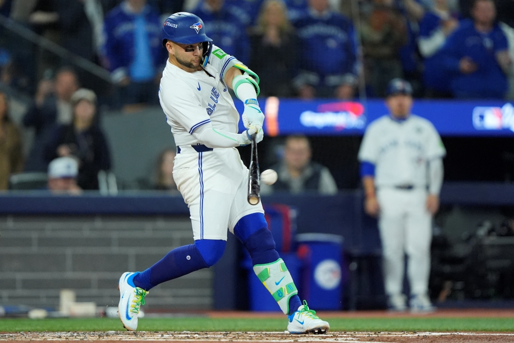 2일(한국시간) 캐나다 온타리오주 토론토의 로저스센터에서 2025 미국 메이저리그(MLB) 포스트시즌 월드시리즈(WS) 7차전 LA 다저스와 토론토 블루제이스의 경기, 3회말 1사 1, 3루 토론토 보 비솃이 3점 홈런을 치고 있다. Imagn Images 연합뉴스