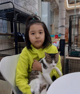 '이동건 딸' 로아, 아빠랑 붕어빵 외모 '귀여워'…유기묘 봉사 나선 착한 마음씨 [★해시태그]