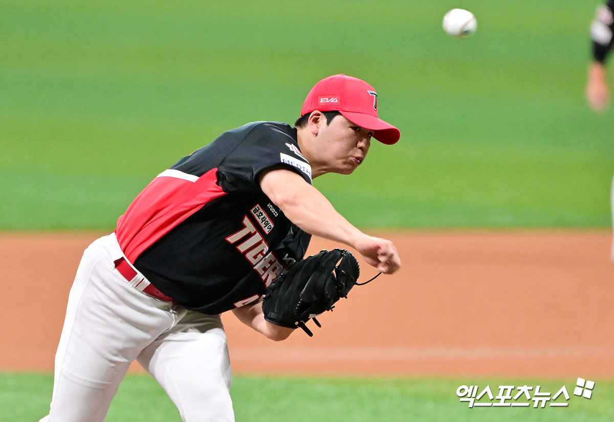 7일 오후 서울 구로구 고척스카이돔에서 열린 '2025 신한 SOL Bank KBO리그' KIA 타이거즈와 키움 히어로즈의 경기, 2회말 KIA 선발투수 황동하가 공을 힘차게 던지고 있다. 엑스포츠뉴스 DB
