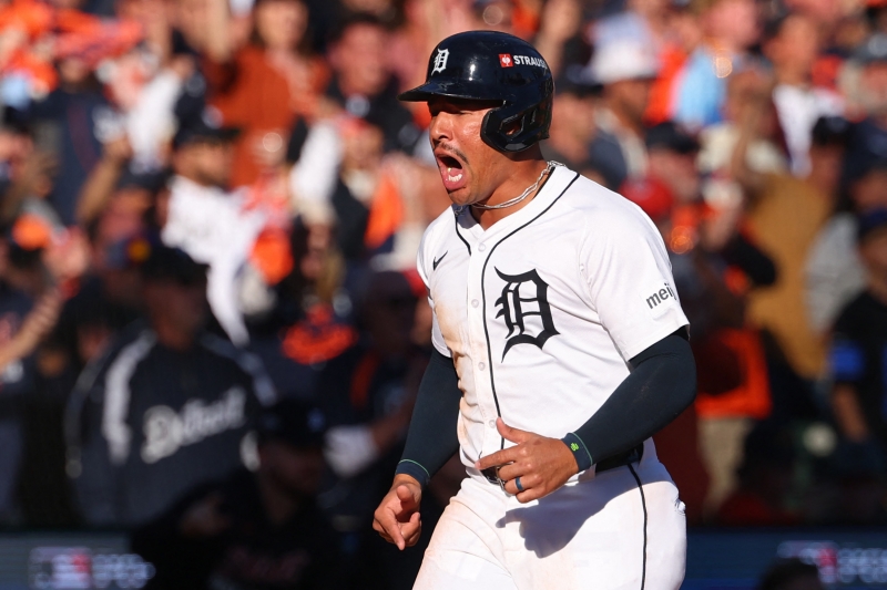 류지현 야구대표팀 감독은 3일 고양 국가대표 훈련장에서 열린 대표팀 훈련을 앞두고 지난 9월 한국계 빅리거들과의 만남에 대해 밝혔다. WBC는 국적 규정이 유연해 부모의 국적에 따라 대표팀 선택이 가능하다. 류지현 감독은 지난 9월 한국인 아버지 또는 어머니에게서 태어났거나 한국 국적으로 미국에 입양된 선수들을 만나 WBC 출전에 대해 얘기를 나누고 돌아왔다. 이 중 디트로이트 타이거스에서 멀티 플레이어로 뛰고 있는 저마이 존스가 적극적인 것으로 드러났다. 존스는 아내까지 한국대표팀으로 WBC 출전하는 것에 적극적이다. 연합뉴스