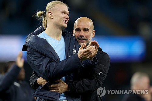 펩 과르디올라 감독이 이끄는 맨체스터 시티가 3일(한국시간) 영국 맨체스터에 있는 에티하드 스타디움에서 열린 본머스와의 2025-2026시즌 프리미어리그 10라운드 맞대결에서 홀란의 멀티골과 함께 3-1 완승을 거뒀다. 홀란은 챔피언스리그 리그 페이즈 3경기에서도 모두 득점포를 가동해 4골을 기록하고 있다. 공식전 13경기에서 17골을 터뜨리는 역대급 득점 페이스다. 연합뉴스