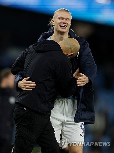 홀란은 챔피언스리그 리그 페이즈 3경기에서도 모두 득점포를 가동해 4골을 기록하고 있다. 공식전 13경기에서 17골을 터뜨리는 역대급 득점 페이스다. 