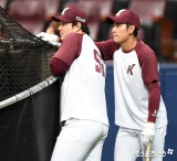 이정후, 박병호 은퇴 소식에 '눈물의 인사'…제 마음 속 영원한 홈런왕이십니다!