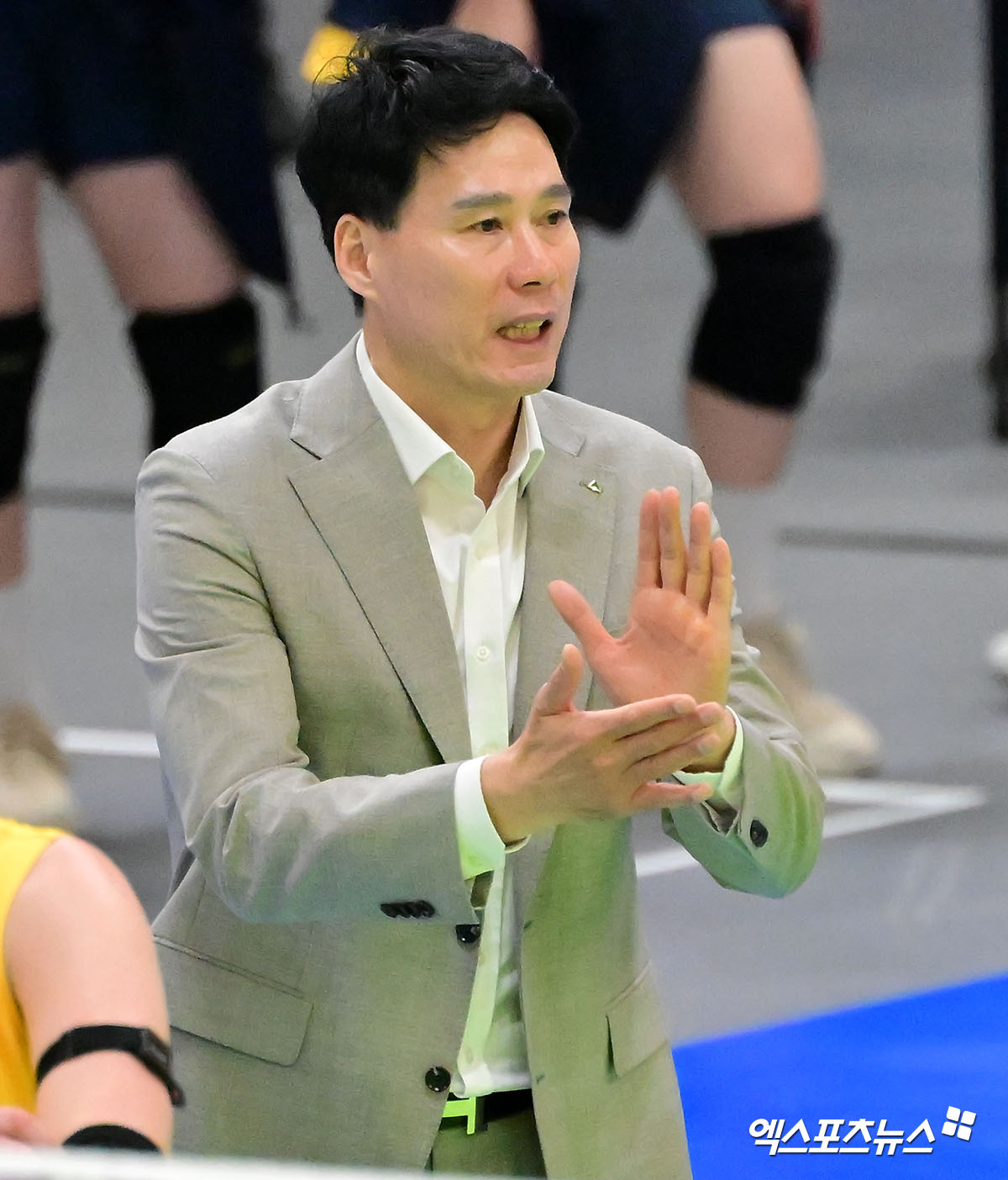 여자 프로배구 현대건설이 4일 경기도 수원체육관에서 열린 진에어 2025-2026 V리그 여자부 1라운드 경기에서 세트 스코어 3-0(25-20 25-20 25-22)으로 이겼다. 사진 김한준 기자 