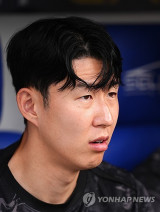 손흥민 정말 대단했구나! 토트넘 기강 와르르 무너졌다…'감독 패싱' 논란에 "와서 사과했다" 두둔