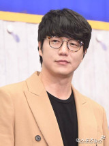 성시경, 악재 또 악재…10년 매니저 뒤통수→미등록 논란…조회수 떡락에 중단·공연 불투명 [엑's 이슈]