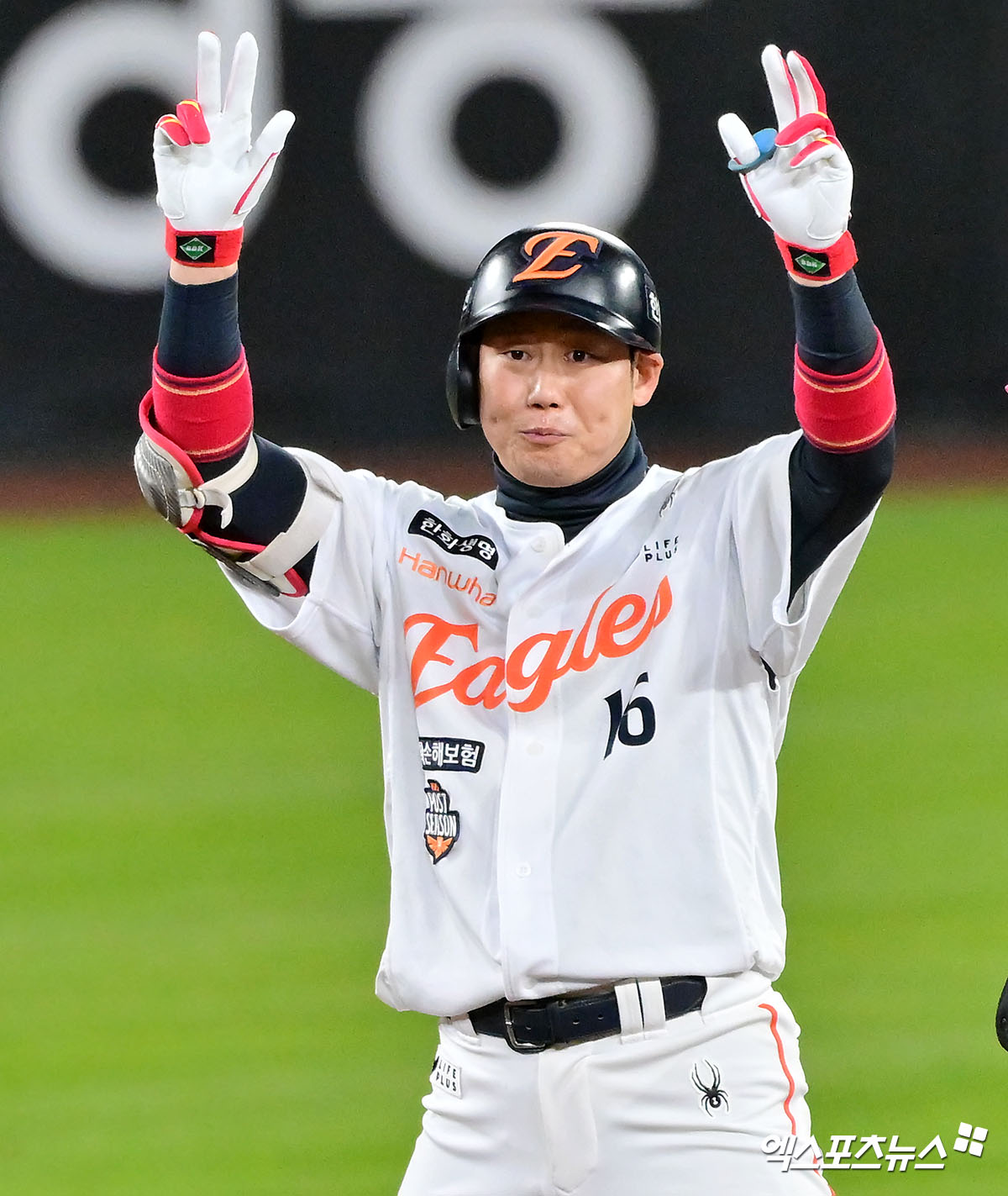 31일 오후 대전 한화생명 볼파크에서 열린 '2025 신한 SOL Bank KBO 한국시리즈' LG 트윈스와 한화 이글스의 5차전 경기, 2회말 1사 1루 한화 하주석이 2루타를 날리고 있다. 엑스포츠뉴스DB