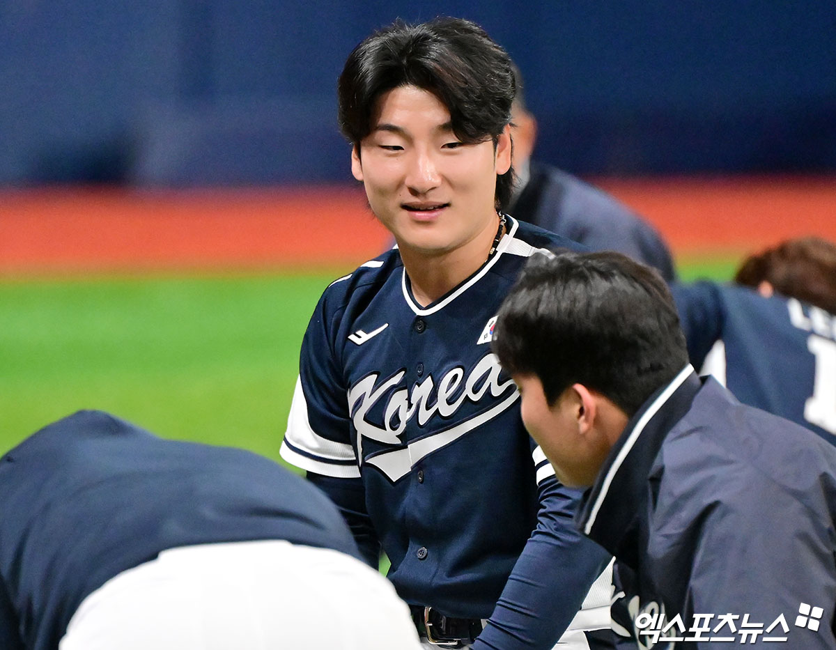 5일 오후 서울 구로구 고척스카이돔에서 진행된 야구 국가대표팀 훈련에 참석한 곽빈이 훈련에 임하고 있다. 고척, 김한준 기자