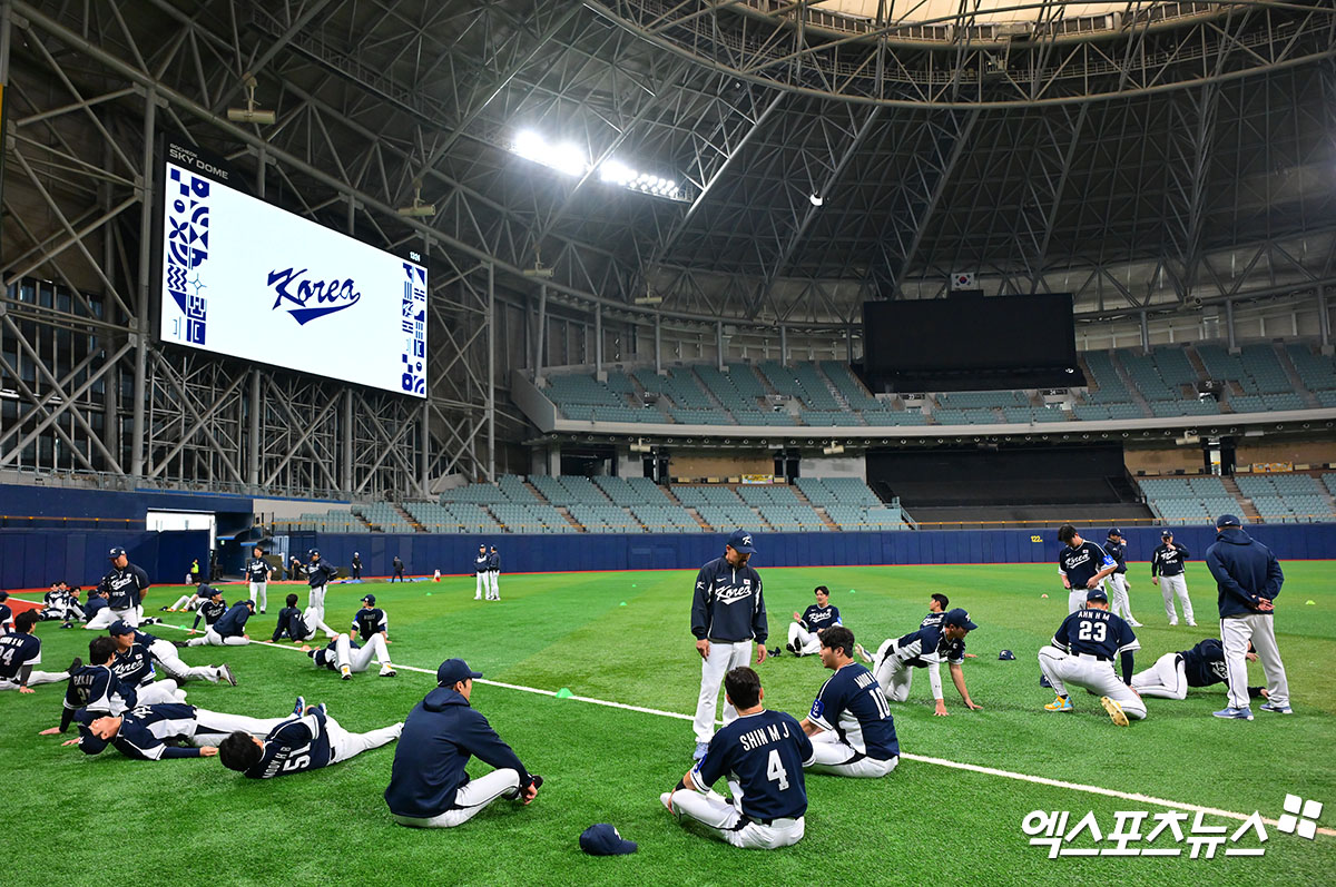 5일 오후 서울 구로구 고척스카이돔에서 진행된 야구 국가대표팀 훈련에 참석한 선수들이 훈련에 임하고 있다. 고척, 김한준 기자