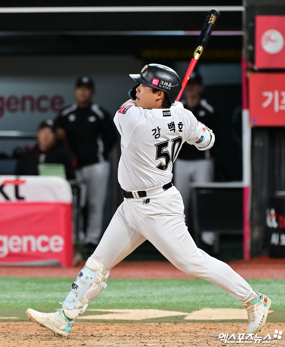3일 오후 수원KT위즈파크에서 열린 '2025 신한 SOL Bank KBO리그' 한화 이글스와 KT 위즈의 경기, 9회말 1사 1,3루 KT 강백호가 1타점 적시타를 날리고 있다. 엑스포츠뉴스 DB