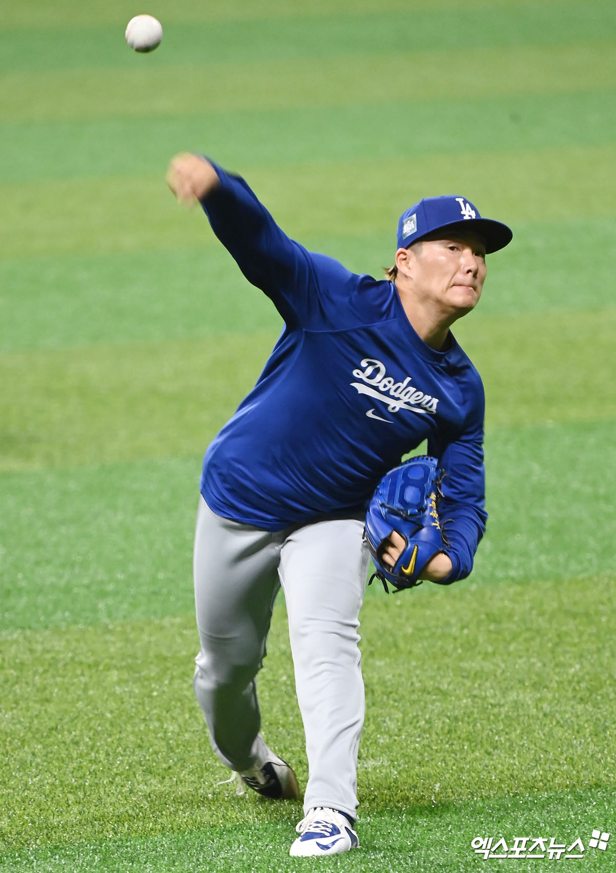 16일 오후 서울 구로구 고척스카이돔에서 '2024 메이저리그 월드투어 서울 시리즈' LA 다저스 공식 훈련이 진행됐다.  LA 다저스 야마모토가 훈련에 임하고 있다. 엑스포츠뉴스 DB