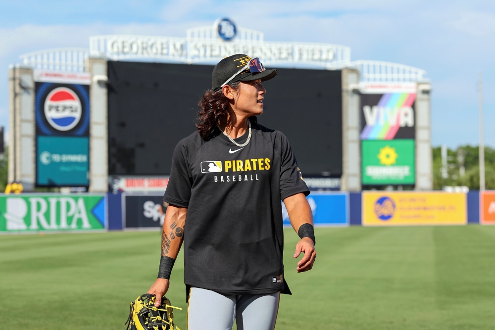 피츠버그 파이리츠에서 방출 통보를 받은 배지환이 '1조원의 사나이' 후안 소토와 같은 유니폼을 입는다. 메이저리그(MLB) 공식 홈페이지 MLB닷컴은 7일 '복수의 소식통에 따르면, 뉴욕 메츠가 외야진을 강화하기 위해 피츠버그로부터 배지환을 웨이버 클레임으로 영입했다. 배지환은 이번 영입으로 메츠의 40인 로스터에 합류하게 된다'고 알렸다. 메츠 구단은 아직 공식 발표를 하지 않은 상태다. 연합뉴스