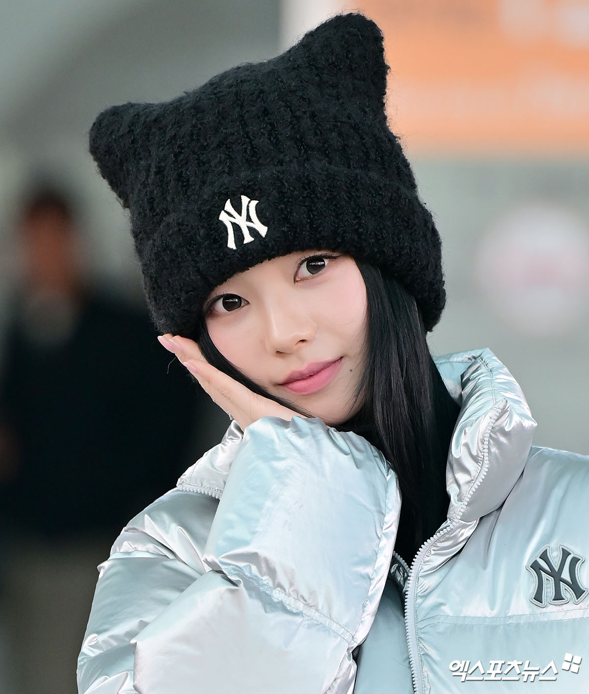 카리나가 출국하고 있다.