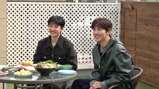 도경수, 지창욱. 사진=SBS '내겐 너무 까칠한 매니저 - 비서진'