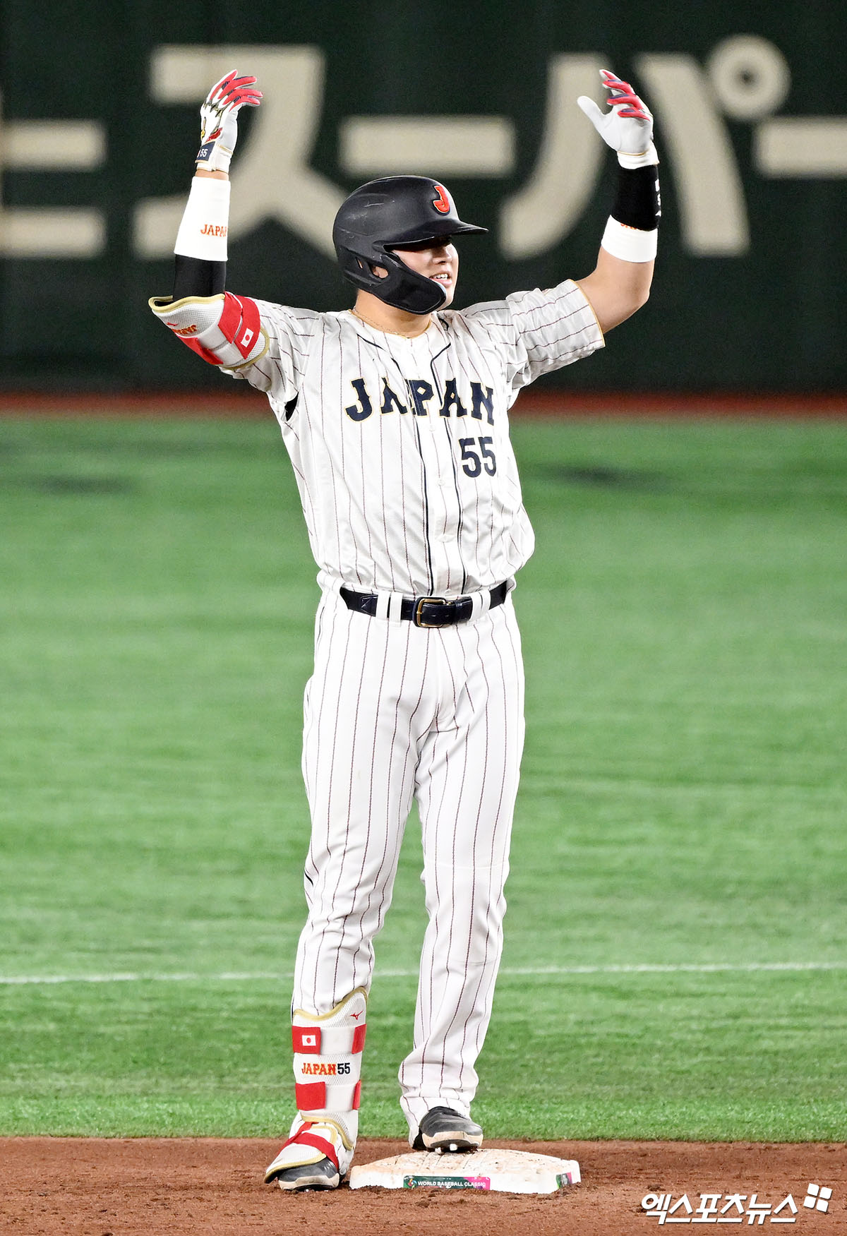16일 오후 일본 도쿄돔에서 열린 2023 월드베이스볼클래식(WBC) 이탈리아와 일본의 8강전 경기, 5회말 무사 1,2루 일본 무라카미가 1타점 2루타를 날린 후 기뻐하고 있다. 엑스포츠뉴스 DB