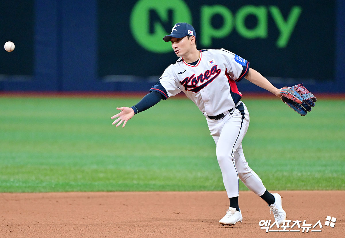 신민재가 9일 서울 고척스카이돔에서 열리는 '2025 네이버 K-베이스볼 시리즈(K-BASEBALL SERIES NAVER)' 체코와 평가전에 1번타자 겸 2루수로 선발출전 한다. 사진 엑스포츠뉴스 DB