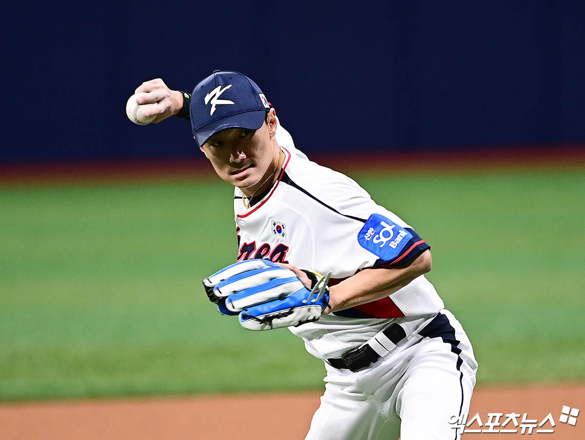 신민재가 9일 서울 고척스카이돔에서 열리는 '2025 네이버 K-베이스볼 시리즈(K-BASEBALL SERIES NAVER)' 체코와 평가전에 1번타자 겸 2루수로 선발출전 한다. 사진 엑스포츠뉴스 DB