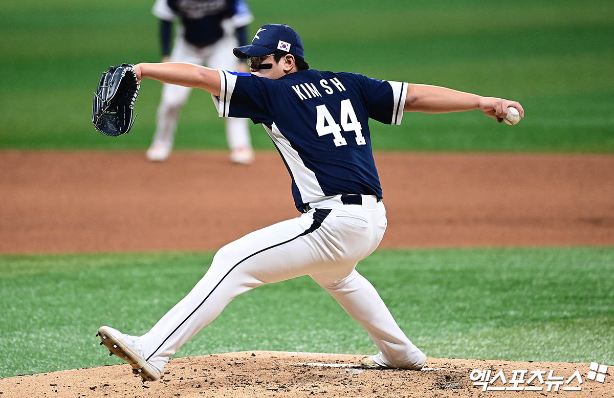 김서현(한화 이글스)이 9일 서울 고척스카이돔에서 열린 '2025 네이버 K-베이스볼 시리즈(K-BASEBALL SERIES NAVER)' 체코와 두 번째 평가전에서 ⅔이닝 1피안타 2볼넷 1실점으로 부진했다. 사진 김한준, 박지영 기자