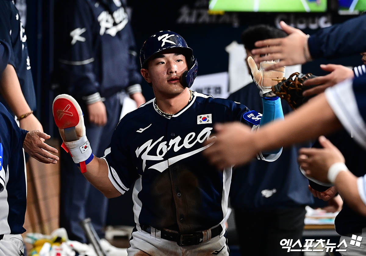 안현민이 9일 서울 고척스카이돔에서 열린 '2025 네이버 K-베이스볼 시리즈(K-BASEBALL SERIES NAVER)' 체코와의 두 번째 평가전에서 3회초 득점을 기록했다. 사진 김한준, 박지영 기자
