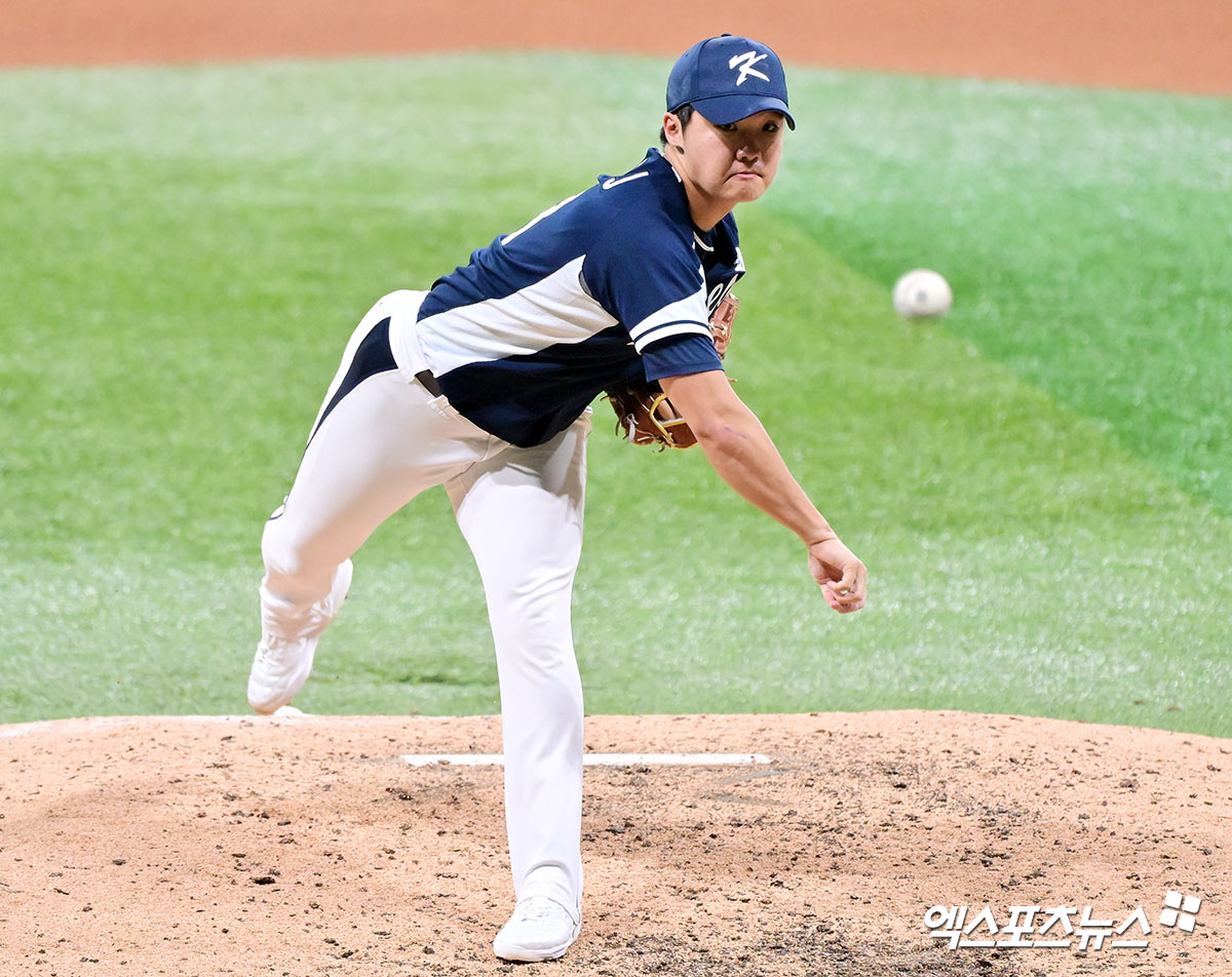 정우주가 9일 서울 고척스카이돔에서 열린 '2025 네이버 K-베이스볼 시리즈(K-BASEBALL SERIES NAVER)' 체코와의 두 번째 평가전에서 1.1이닝 무실점으로 호투했다. 사진 김한준, 박지영 기자