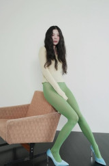 장재인, 파격 그린 스타킹에 하늘색 구두…본 적 없던 '시선 강탈' 패션 [★해시태그]