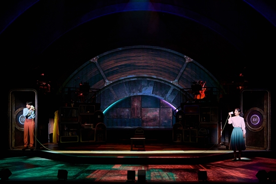 뮤지컬 '어쩌면 해피엔딩' 공연 장면