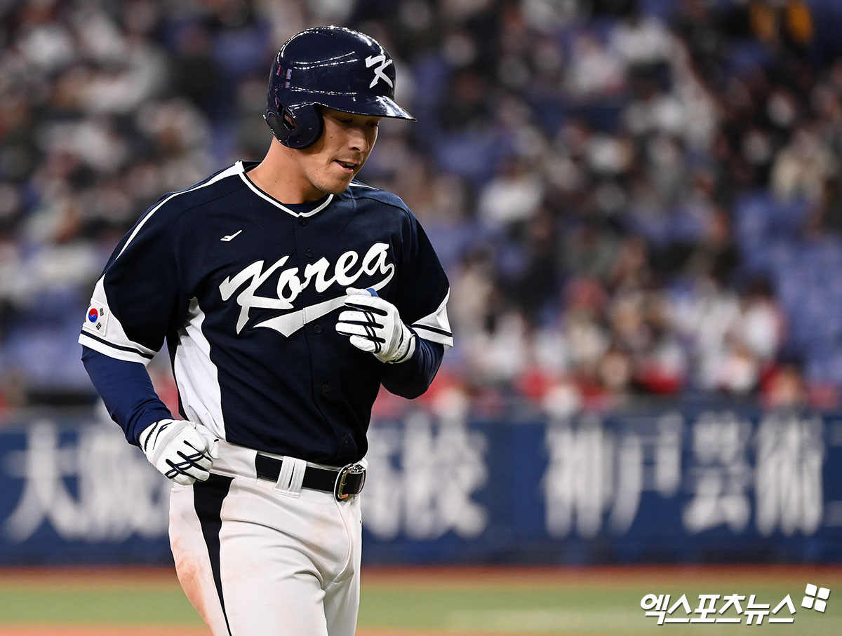 6일 오후 일본 오사카 교세라돔에서 열린 2023 월드베이스볼클래식(WBC) 대한민국과 오릭스 버펄로스의 연습경기, 8회초 1사 대한민국 에드먼이 좌익수 플라이로 아웃된 후 아쉬워하고 있다. 엑스포츠뉴스DB