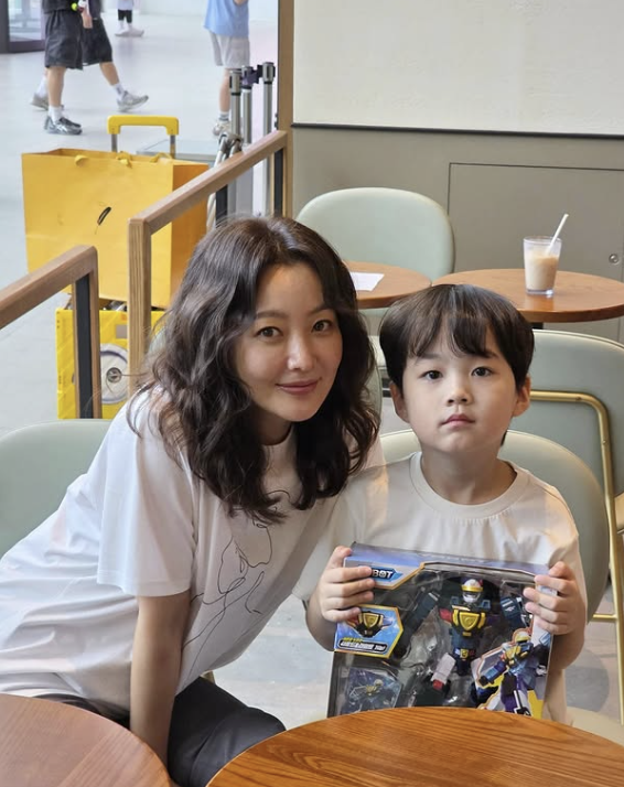 배우 김희선, 아역배우 조세웅