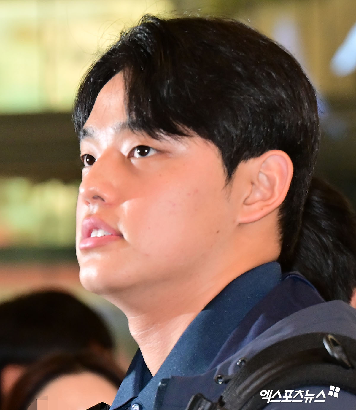 류지현 감독이 이끄는 야구 대표팀이 도쿄돔에서 진행되는 일본과의 평가전을 위해 12일 오후 김포국제공항을 통해 일본으로 출국했다.  문동주가 출국 수속을 기다리고 있다. 김포공항, 김한준 기자