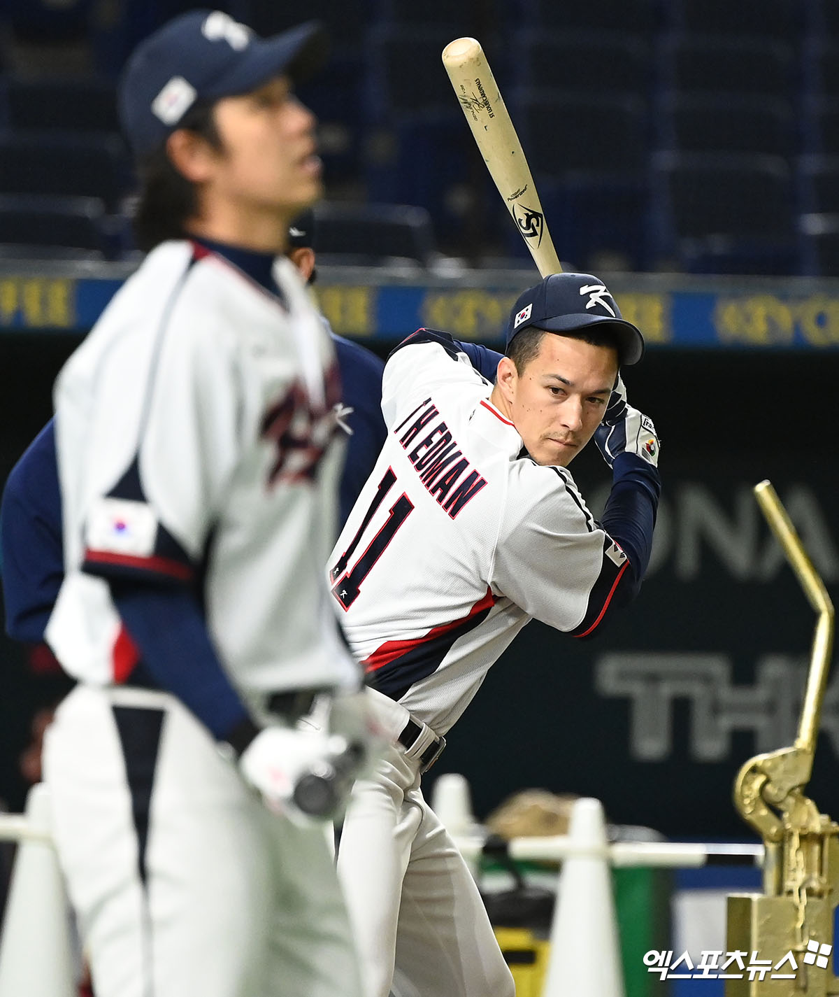 12일 오후 일본 도쿄돔에서 열리는 2023 월드베이스볼클래식(WBC) B조 체코와 대한민국의 경기, 대한민국 에드먼이 훈련에 임하고 있다. 엑스포츠뉴스 DB
