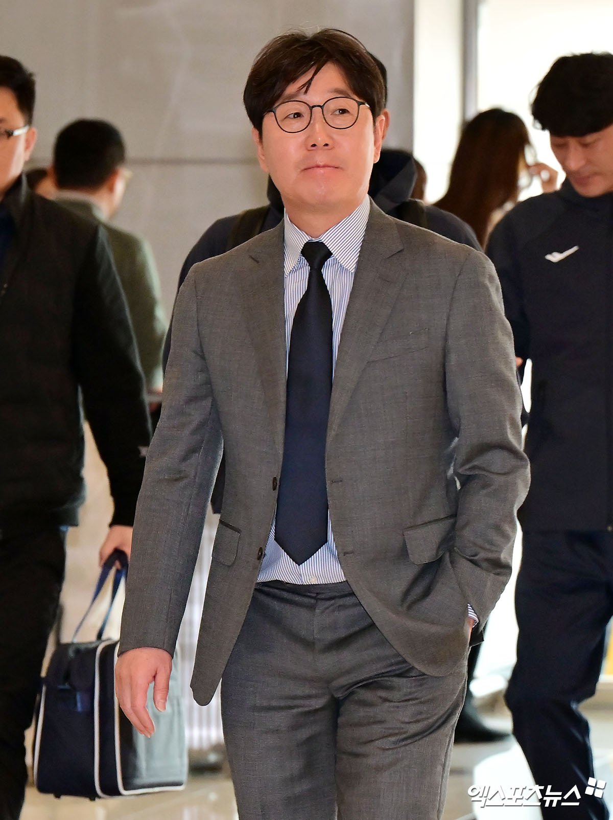 류지현 감독이 이끄는 야구 대표팀이 도쿄돔에서 진행되는 일본과의 평가전을 위해 12일 오후 김포국제공항을 통해 일본으로 출국했다. 류지현 감독이 출국장으로 향하고 있다. 김포공항, 김한준 기자