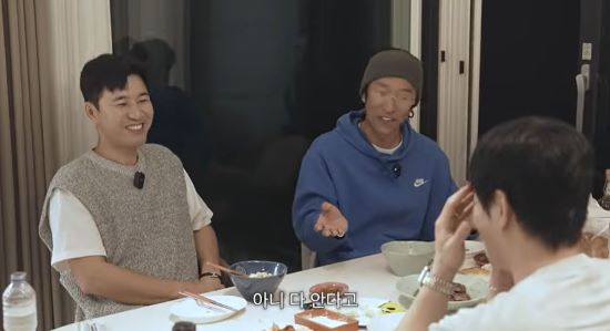 김종민, 빽가. 사진=유튜브 채널 '어떠신지?!?' 영상 캡처