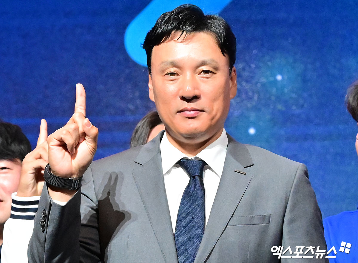 일본 주요 스포츠 매체들이 이승엽 전 두산 베어스 감독이 아베 신노스케 요미우리 자이언츠 감독으로부터 정식 코치 제안을 받은 사실을 보도했다. 사진 엑스포츠뉴스 DB