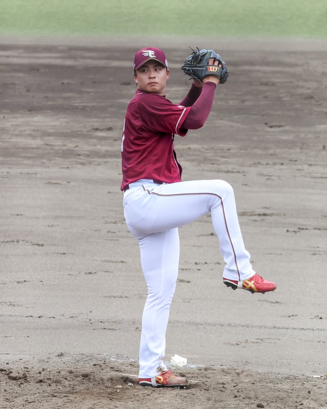 한화는 13일 '아시아쿼터 선수로 일본 프로야구 라쿠텐 골든이글스 소속이던 대만 국적의 왕옌청과 연봉 10만 달러(약 1억4640만원)에 계약했다'고 발표했다. 왕옌청은 공식 발표가 나기 전 이미 한국행에 대해 언급한 적이 있기도 했다. 그는 지난 11일 대만 '자유시보'에 'KBO리그에 아시아 쿼터가 열렸으니 그런 이야기가 나오는 건 당연하지만, 아직 논의 중이라고밖에 말씀드릴 수 없다'고 얘기했다. 가능성은 이틀 뒤 현실이 됐다. 왕옌청 SNS