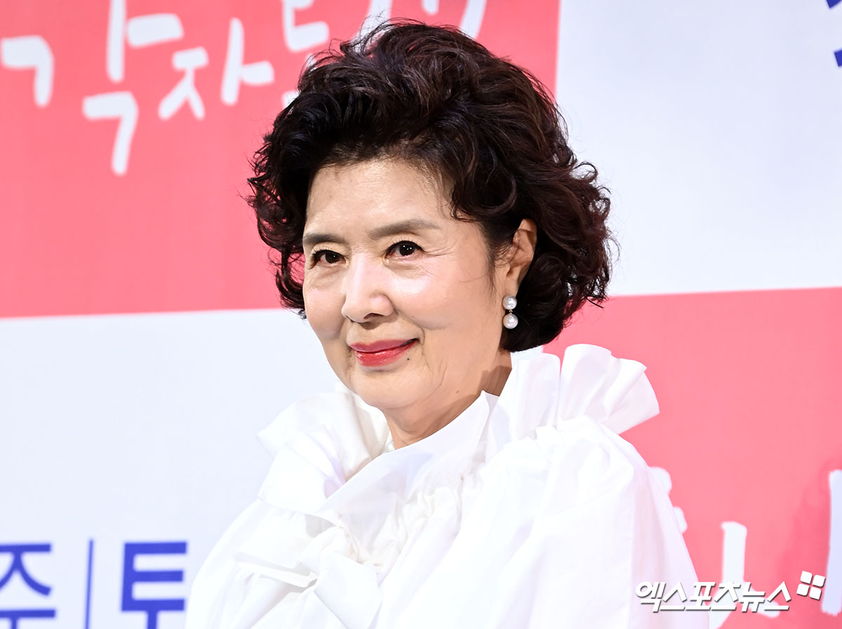 배우 윤미라가 유튜브를 운영 중이다