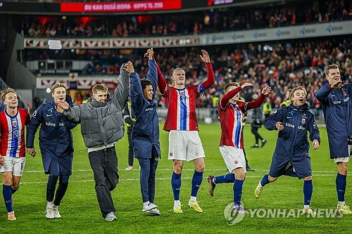 노르웨이 골잡이 엘링 홀란의 시즌 초반 기세가 무서울 정도다. 시즌 개막 3개월 만에 30골 고지에 도달하며 내년 여름 있을 2026 국제축구연맹(FIFA) 북중미 월드컵 을 앞두고 최상의 컨디션을 자랑하고 있다. 연합뉴스