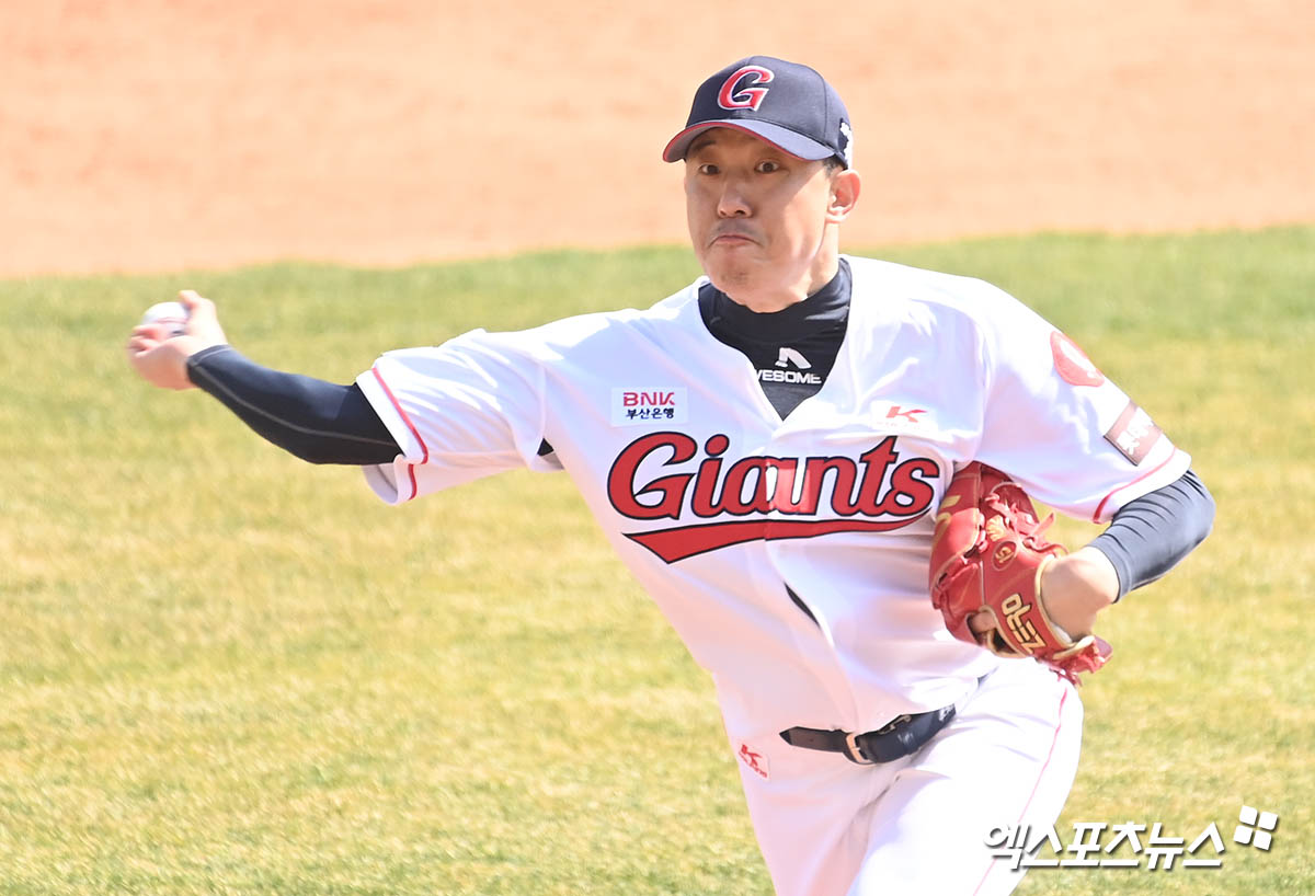 2018시즌을 앞두고 2차 드래프트를 통해 롯데 자이언츠 유니폼을 입었던 사이드암 오현택. 사진 엑스포츠뉴스 DB