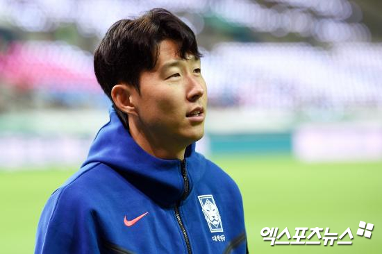 주장 손흥민이 홍명보호의 최전방에 선다. 최근 소속팀 로스앤젤레스FC(LAFC)에서 좋은 활약을 이어가고 있는 손흥민의 장점을 극대화하겠다는 의도로 보인다. 또한 홍명보 감독은 최근까지 시도했던 백4가 아닌 백3를 선택하며 결과를 노리는 한편 여러 옵션을 평가하겠다는 의지를 내비쳤다. 사진 엑스포츠뉴스DB