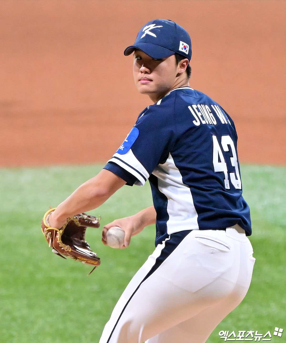 9일 오후 서울 구로구 고척스카이돔에서 열린 '2025 NAVER K-BASEBALL SERIES' 대한민국과 체코의 평가전 경기, 6회말 대한민국 정우주가 공을 힘차게 던지고 있다. 엑스포츠뉴스 DB