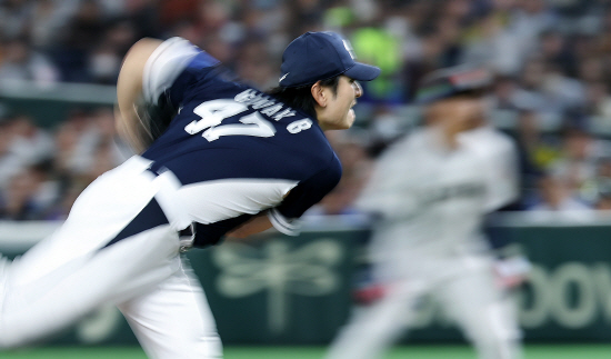 곽빈이 15일 일본 도쿄돔에서 열린 일본 야구대표팀과의 평가전에 선발 등판해 3⅓이닝 3피안타 1볼넷 3실점을 기록했다. 한국이 3-0으로 앞선 4회말 선두타자 노무라 이사미를 볼넷으로 내보낸 곽빈은 다음 타자 모리시타 쇼타는 중견수 박해민의 슬라이딩 캐치로 잡았지만, 나카무라 유헤이에게 2루타를 내주고 1사 2, 3루에 몰린 뒤 마키 슈고에게 좌전 1타점 적시타를 허용했다. 곽빈이 내보낸 주자들을 다음 투수 이로운이 불러들이면서 곽빈은 3실점을 찍었다. 연합뉴스