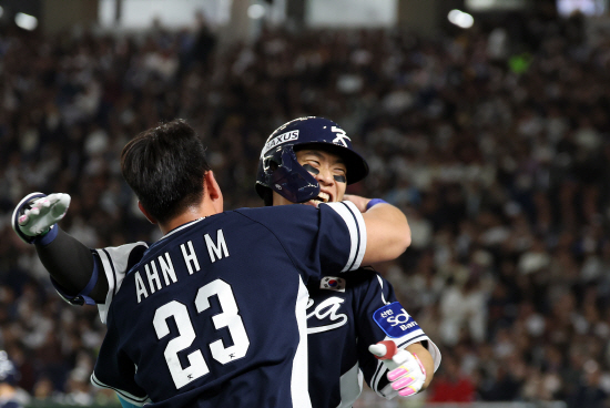 곽빈이 15일 일본 도쿄돔에서 열린 일본 야구대표팀과의 평가전에 선발 등판해 3⅓이닝 3피안타 1볼넷 3실점을 기록했다. 한국이 3-0으로 앞선 4회말 선두타자 노무라 이사미를 볼넷으로 내보낸 곽빈은 다음 타자 모리시타 쇼타는 중견수 박해민의 슬라이딩 캐치로 잡았지만, 나카무라 유헤이에게 2루타를 내주고 1사 2, 3루에 몰린 뒤 마키 슈고에게 좌전 1타점 적시타를 허용했다. 곽빈이 내보낸 주자들을 다음 투수 이로운이 불러들이면서 곽빈은 3실점을 찍었다. 연합뉴스