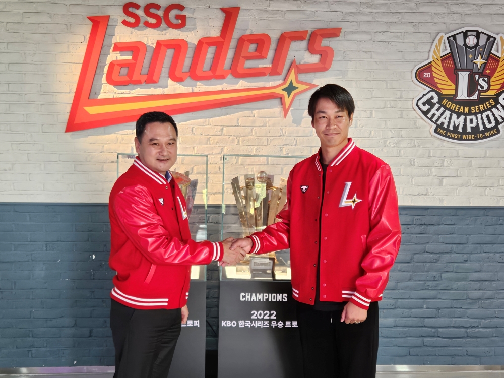 SSG 랜더스가 일본프로야구(NPB) 소프트뱅크 호크스 출신의 우완투수 다케타 쇼타와 연봉 20만 달러에 계약했다. 다케다는 NPB에서 14시즌 동안 통산 217경기 1006이닝 66승 48패 평균자책점 3.33을 기록하며 안정적인 기량을 증명해왔다. 2015 WBSC(세계야구소프트볼연맹) 프리미어12와 2017 WBC(월드베이스볼클래식) 일본 대표로도 활약했다. SSG 랜더스