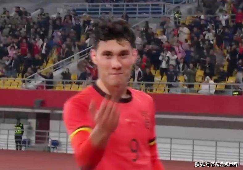 중국 매체 소후닷컴이 지난 16일(한국시간) 이민성 감독이 중국 U-22 대표팀과의 2025 판다컵 2차전에서 패한 뒤 가진 기자회견에서 한 발언을 두고 끔찍하다고 보도했다. 이민성호는 지난 15일 중국 청두에 있는 솽류스포츠센터에서 열린 중국 U-22 대표팀과의 판다컵 2025 2차전서 0-2로 패했다. 중계화면