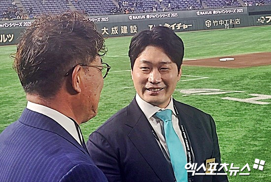 한국은 지난 15일 일본 도쿄돔에서 '2025 네이버 K-베이스볼 시리즈(K-BASEBALL SERIES NAVER)' 한일전을 치러 4-11로 패했다. 역대 한일전 10연패 수렁에 빠졌다. 경기 뒤 한국 선수들은 KBO리그에서 적용되는 ABS 시스템 대신 인간 심판이 스트라이크 판정 내리는 것에 대한 아쉬움을 전했다. 하지만 얼마 전 은퇴한 '레전드 투수' 오승환 MBC 해설위원은 후배들에게 따끔한 쓴소리과 함께 따뜻한 격려도 보냈다. ABS 핑계를 대면 안 되는 상황이라는 걸 지적한 오승환 위원은 도쿄돔 경험을 쌓은 어린 투수들이 다음 등판에서 달라질 수 있다고 강조했다. 도쿄, 김근한 기자
