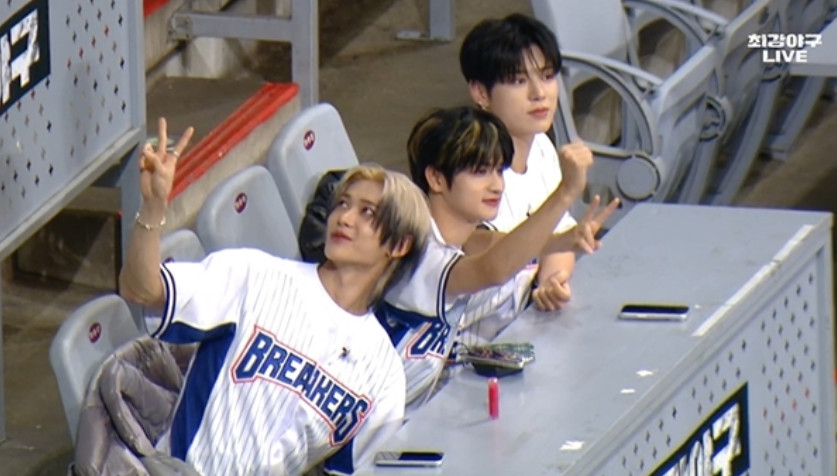 JTBC '최강야구' 직관 경기에서 포착된 나우즈.