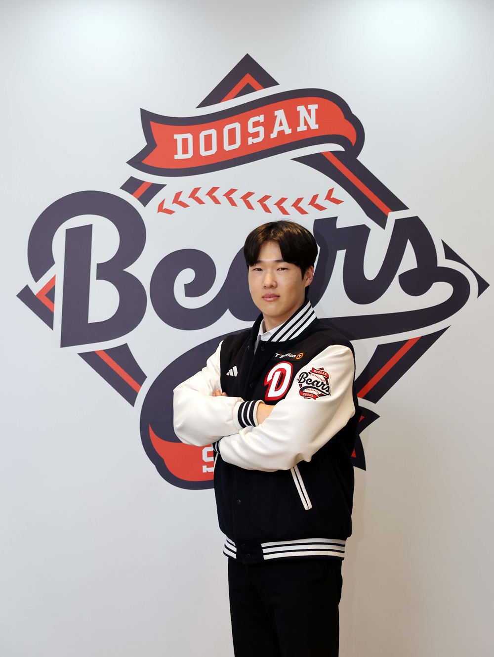 두산 베어스가 18일 내부 FA(자유계약)였던 외야수 조수행과 계약기간 4년, 계약금 6억원, 연봉 총액 8억원, 인센티브 2억 원 등 총액 14억 원에 계약을 체결했다고 발표했다. 사진 두산 베어스