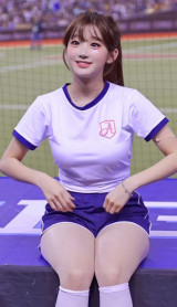 '4억 몸매' 이주은, 유니폼 꽉 찬 자태…응원석서 터진 각선미