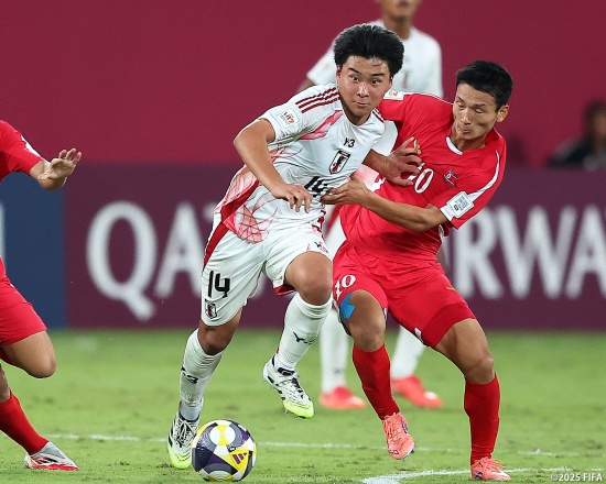 북한이 19일(한국시간) 카타르 도하에 있는 아스파이어존 4경기장에서 열린 일본과의 대회 16강전에서 승부차기 끝에 패해 탈락했다. 북일전으로 관심을 모은 경기에서 북한과 일본은 정규 시간 내에 승부를 가리지 못해 승부차기에서 결판을 냈다. 북한은 2번 키커 한일복의 킥이 골문 밖으로 나가며 패했다. 일본축구협회