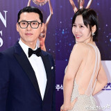 '현빈♥' 손예진, 칼단발에 파격 시스루…트로피도 패션도 '올킬' [청룡영화상]